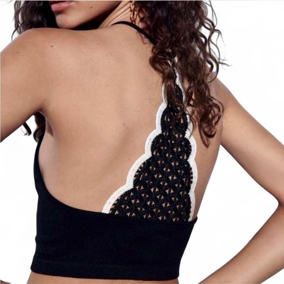 NWOT ZARA Black & White Ribbed Seamless Crochet Top {Small} - Picture 1 of 4